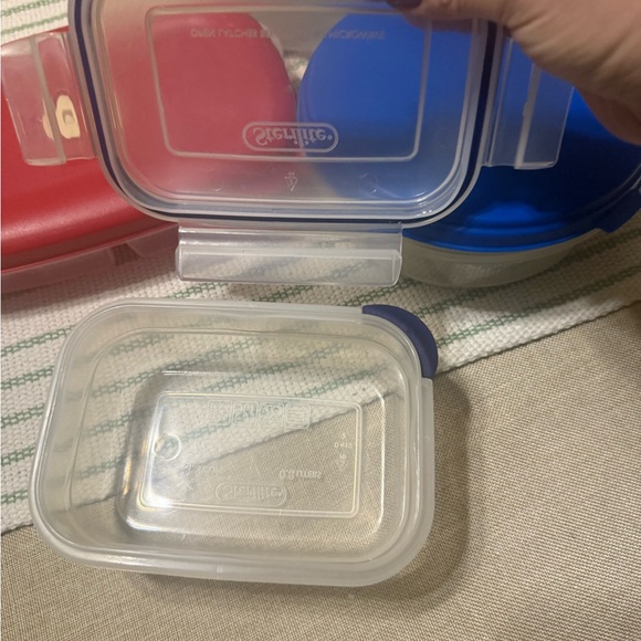 Assorted Food Storage Containers - Picture 4 of 13